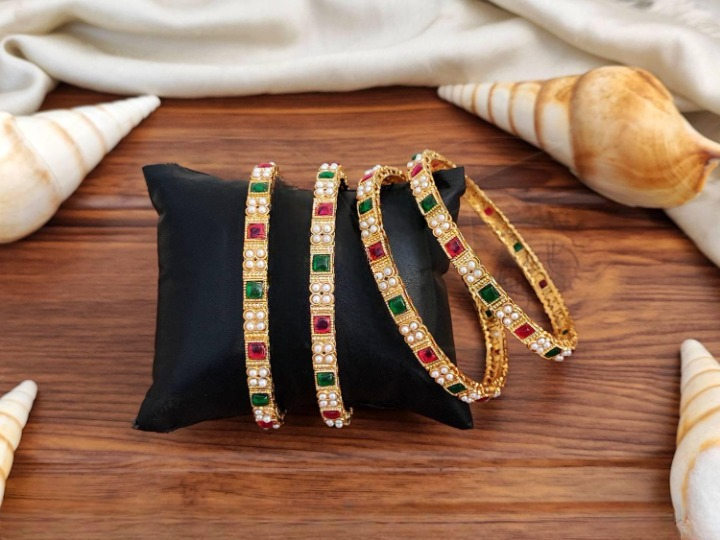 Antique Designer High Gold Polish Fancy 4 Bangles Set