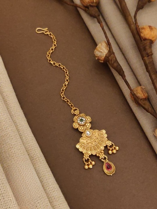 Half Chand Shape Polki Maang Tikka