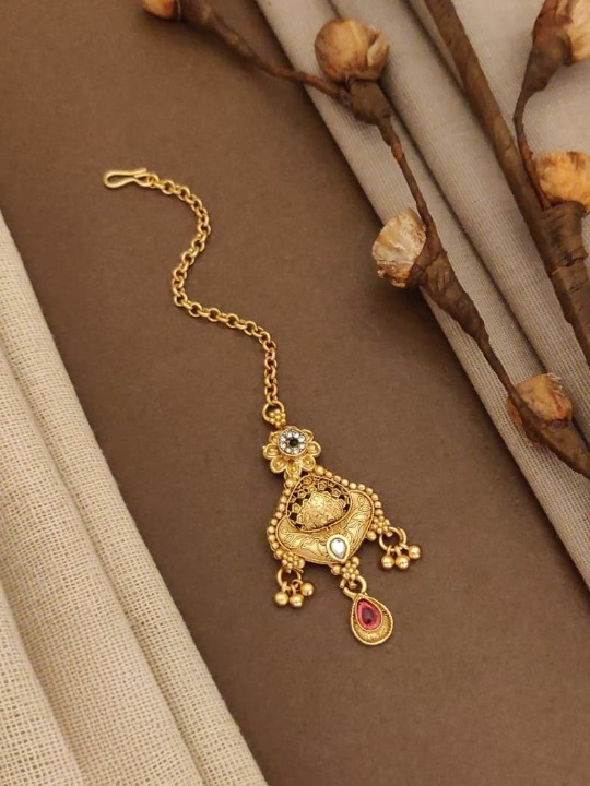 Elegant High Gold Maang Tikka in Leafy Motif