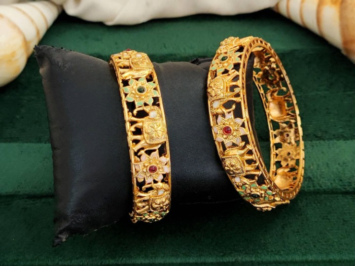 Antique Designer High Gold Polish 2 Bangles Set