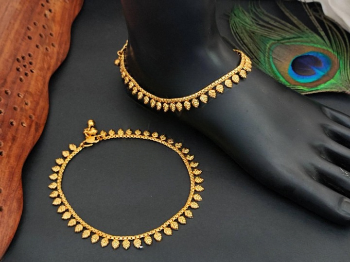 Beautiful High Gold Polish Fancy Style Party Wear Payal