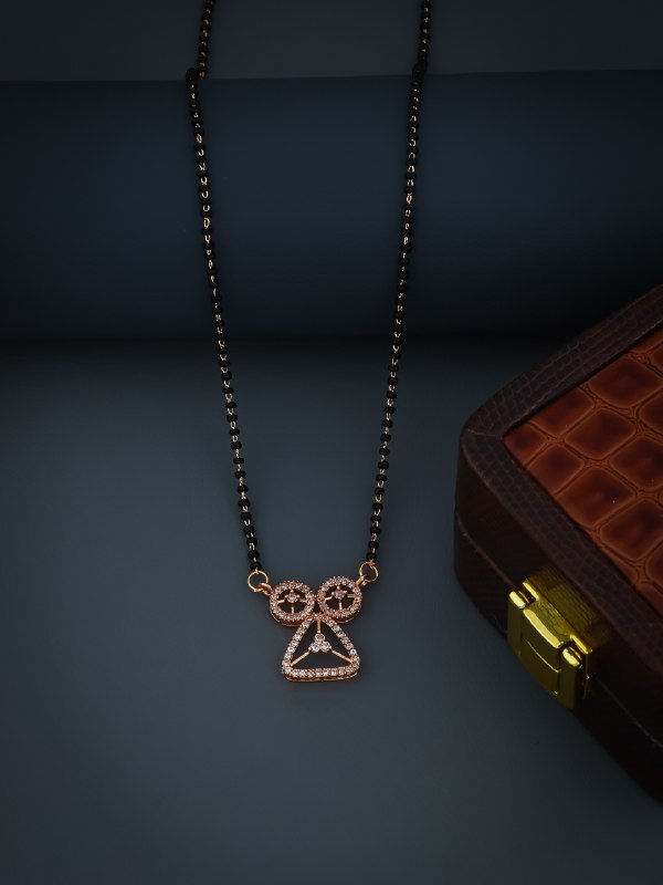 Elegant Diamond-Studded Mangalsutra Pendant