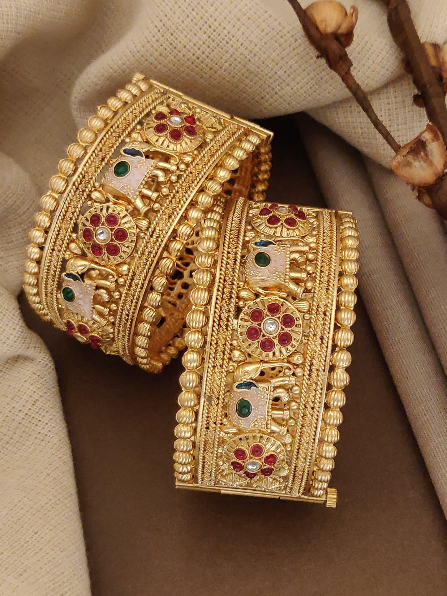 round side flower antique bangles