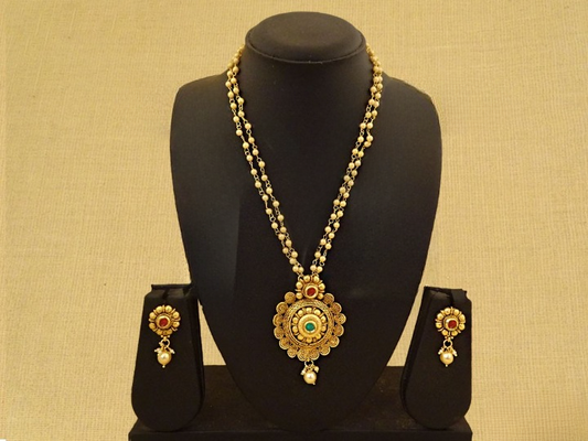 round chakri antique pendant set