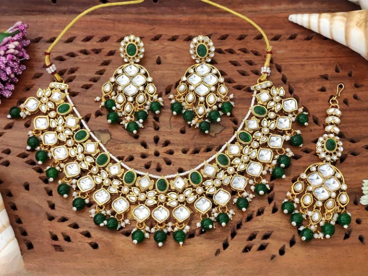 Design High Gold Polish Clustered Pearl Necklace Set