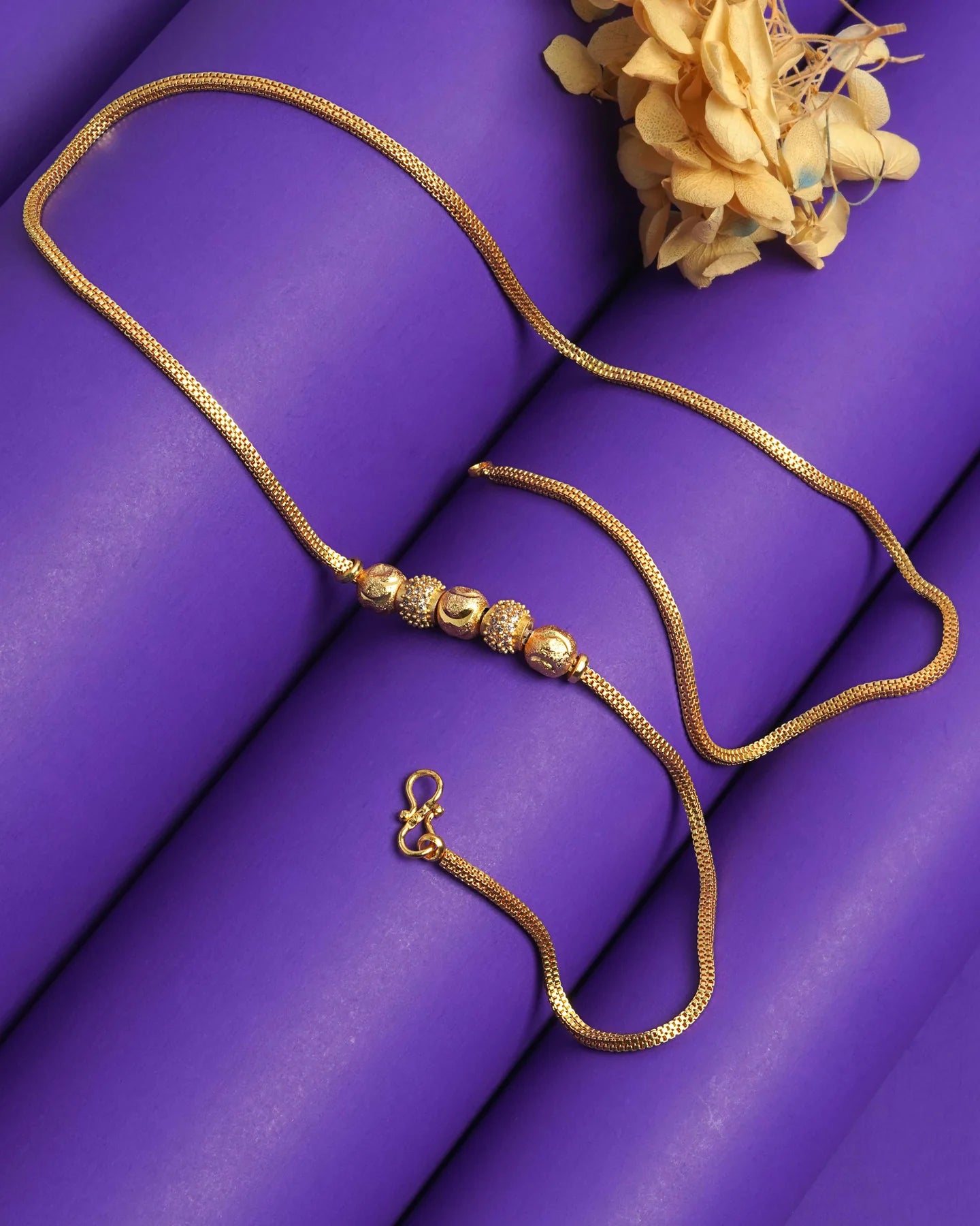 WHITE STONE BALL WITH BALL MUGAPPU CHAIN