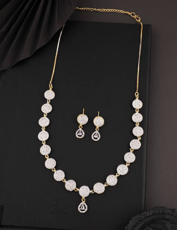 Elegant Gold Necklace Set