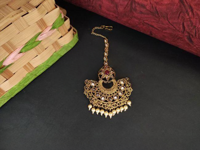 Chand Shape Round Stone Desgner Antique Maang Tikka