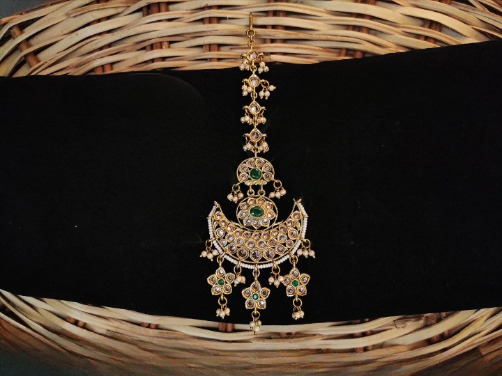 Polki Full Stone Chand Shape Mehendi Polish green Manng Tikka