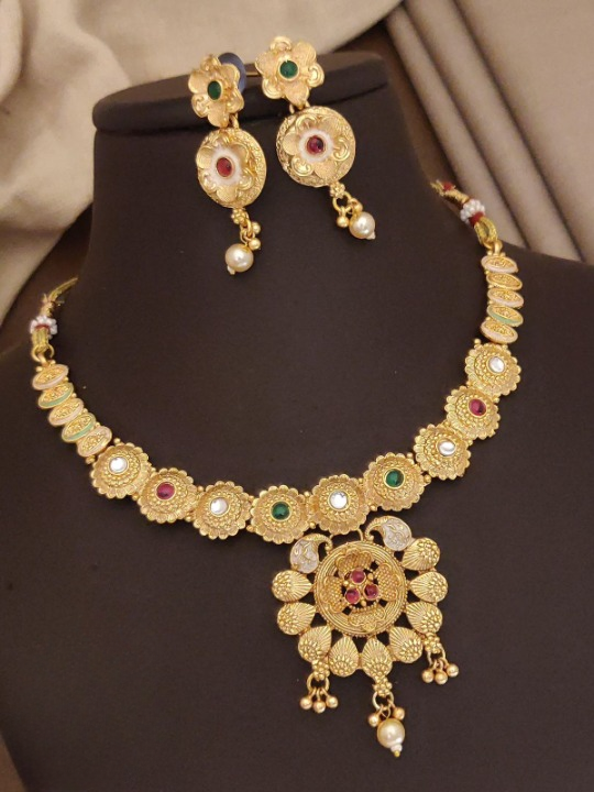 Kundan Jewellery High Gold Polish Kundan Stone Party Wear Necklace Set