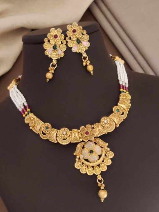 Design High Gold Polish Clustered Pearl Necklace Set