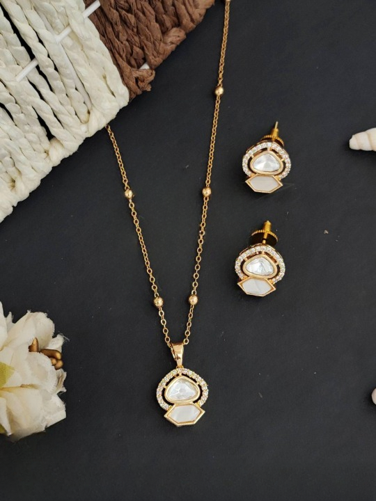 Kundan Pendents Sets High Gold Polish Full Stone Fancy Designer Pendant Set