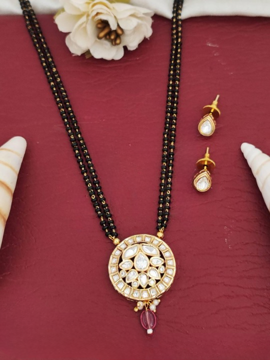 Oval Shape Stone High Gold Polish Party Wear Kundan Pendant Set