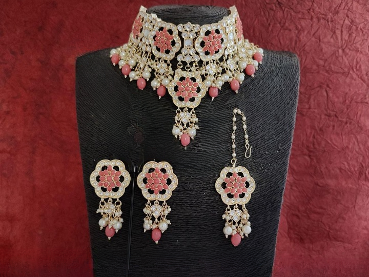 High Gold Polish Beautiful Designer Kundan Jewelry full white stones Clustered Pearl Party wear Choker Style Necklace Set with Maang Tikka