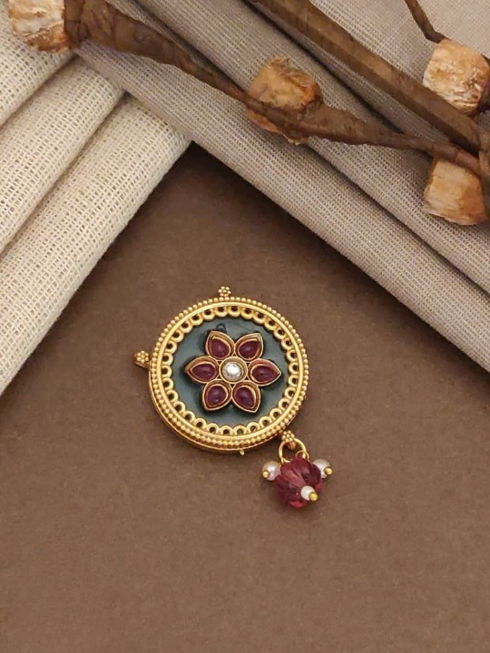 Rajvansh Antique Round Floral Pendant