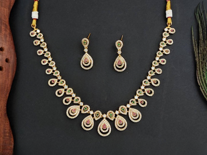 Kemp Matte Gold Polish Fancy Designer for a Glamorous Statement Necklace Set