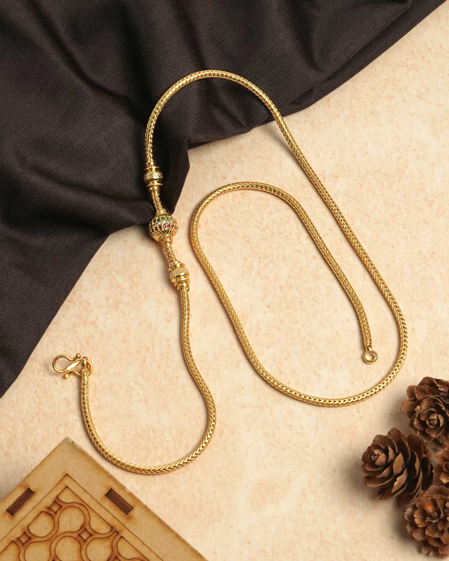 WHITE STONE BALL MUGAPPU CHAIN