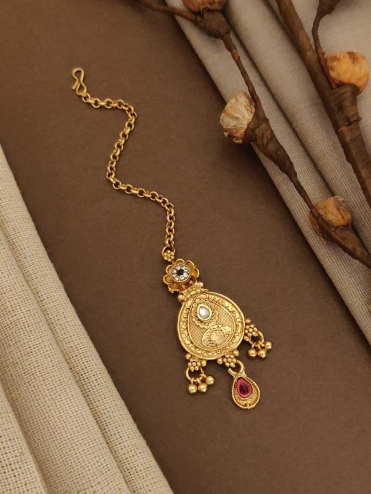 Antique Jewellery High Gold Polish Polish White Stone Maang Tikka