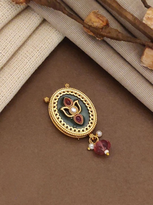 Rajvansh Antique Oval Pendant